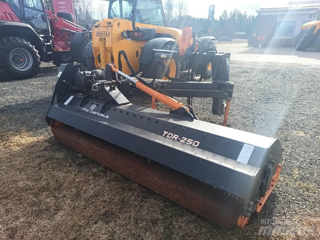 TMC TDR 250 Kesantoleikkurit ja -murskaimet