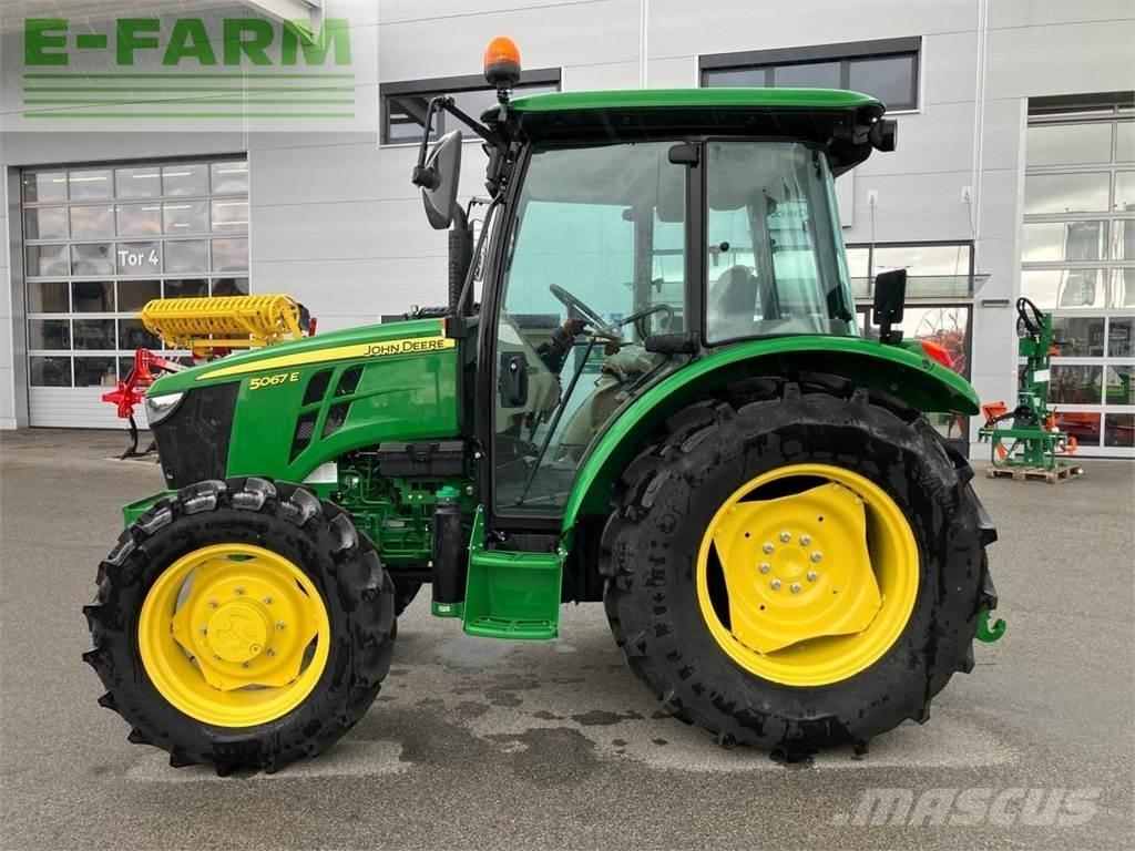 John Deere 5067E Traktorit