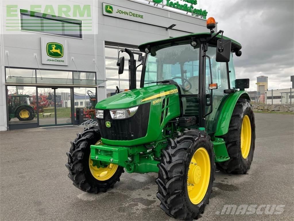 John Deere 5067E Traktorit