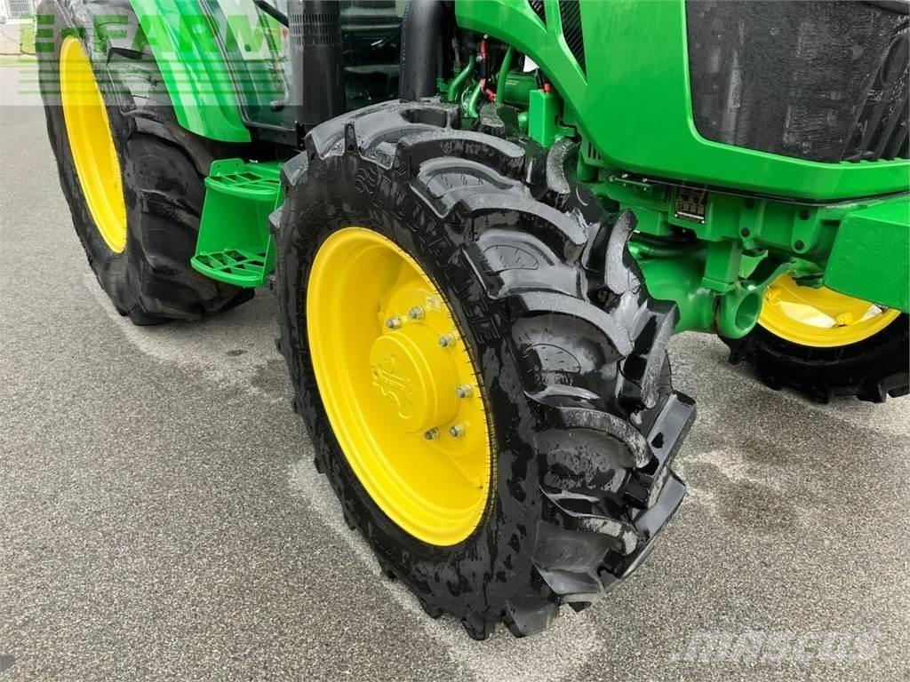John Deere 5067E Traktorit