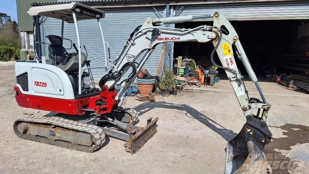 Takeuchi TB 225 Minikaivukoneet < 7t