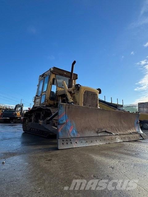 CAT D 6 D Telaketjupuskutraktorit