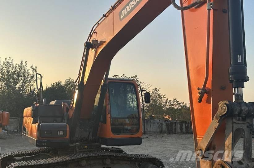 Doosan DX220 Telakaivukoneet