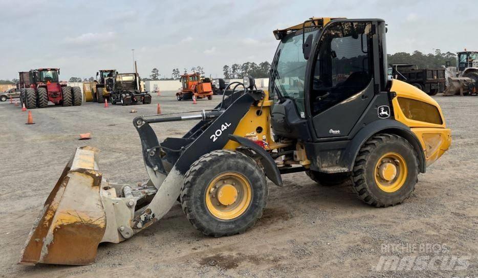 John Deere 204L Pyöräkuormaajat