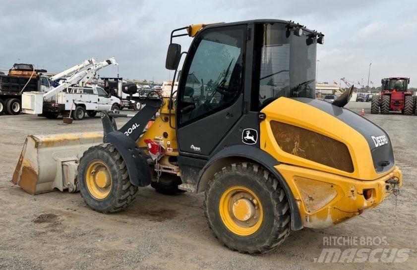 John Deere 204L Pyöräkuormaajat