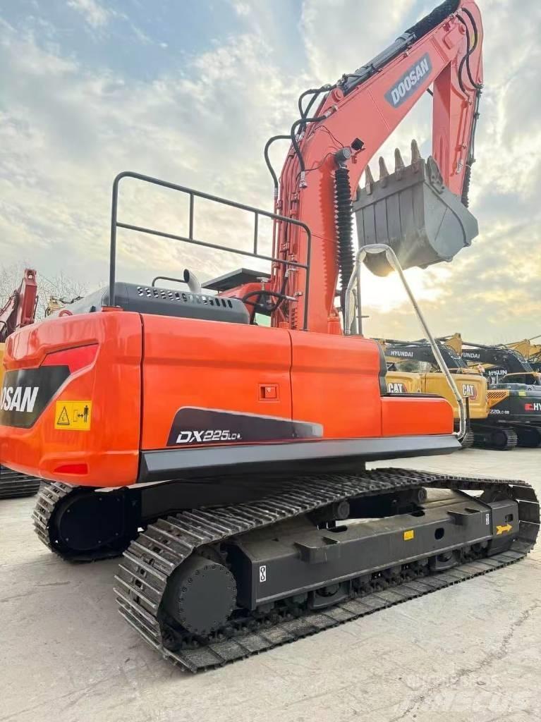 Doosan DX 225 LCA Midikaivukoneet 7t - 12t