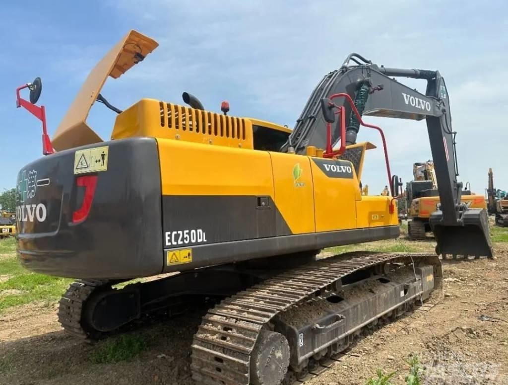 Volvo EC 250 D L Telakaivukoneet