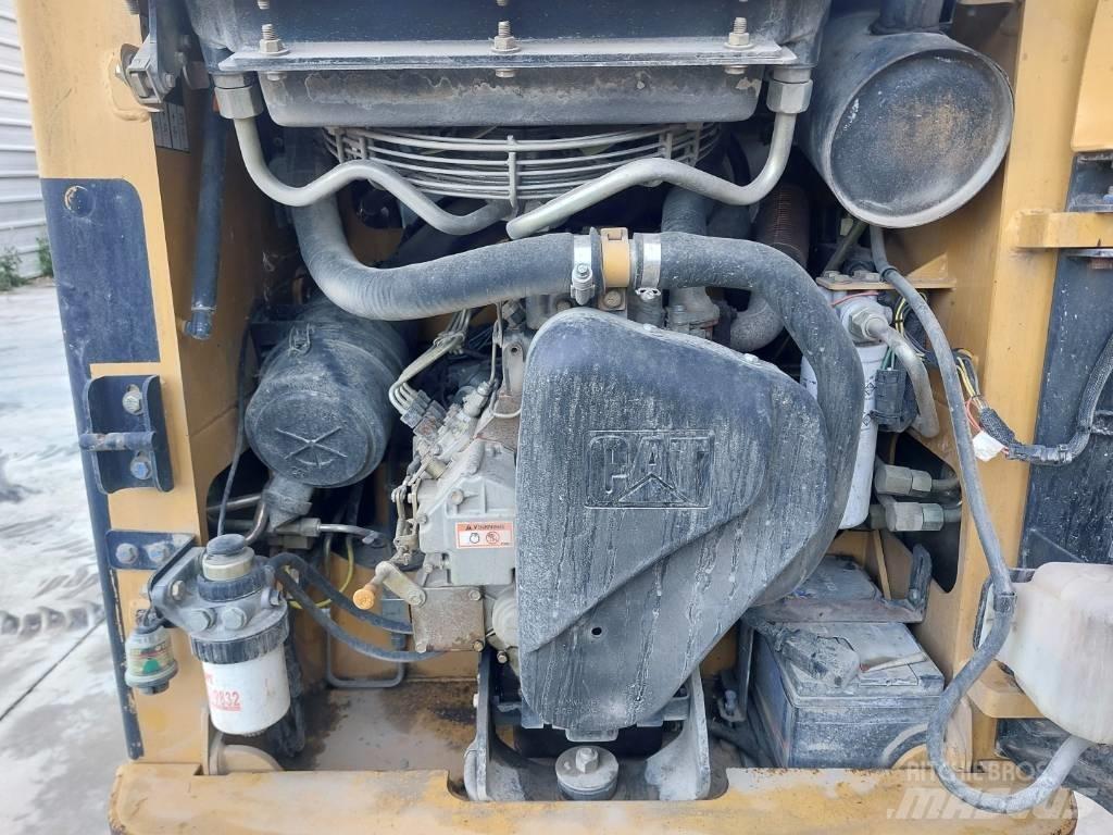 CAT 216 Liukuohjatut kuormaajat