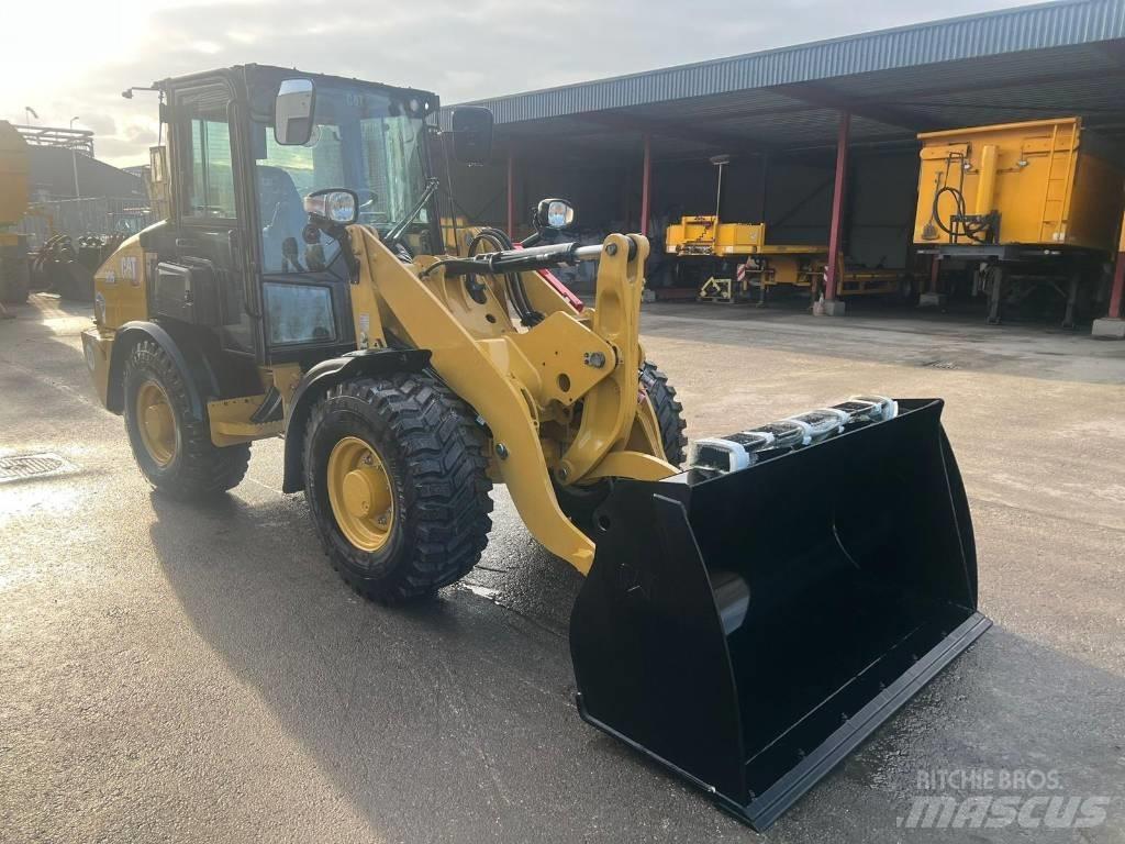 CAT 906 Pyöräkuormaajat