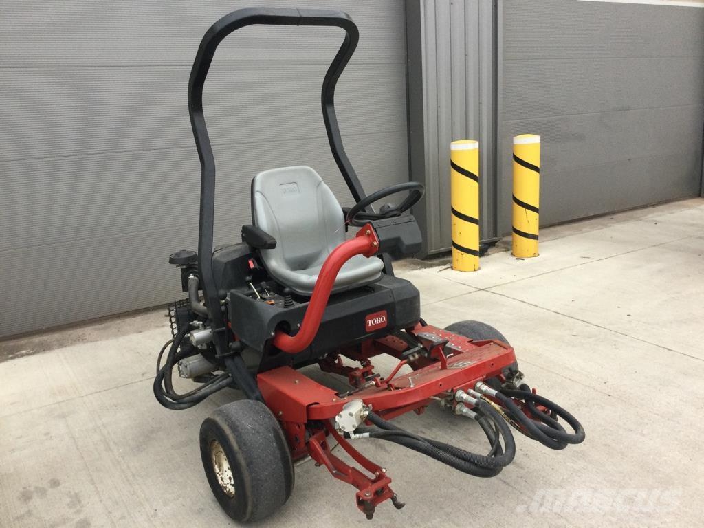 Toro 3250D Päältäajettavat ruohonleikkurit