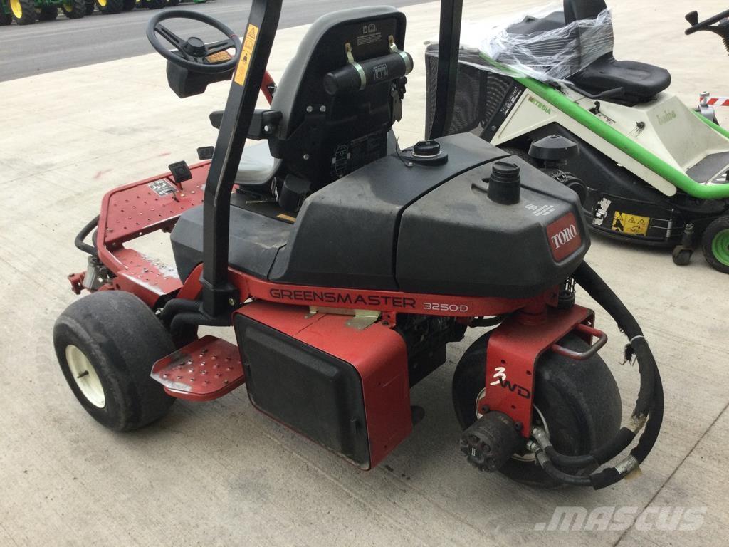 Toro 3250D Päältäajettavat ruohonleikkurit