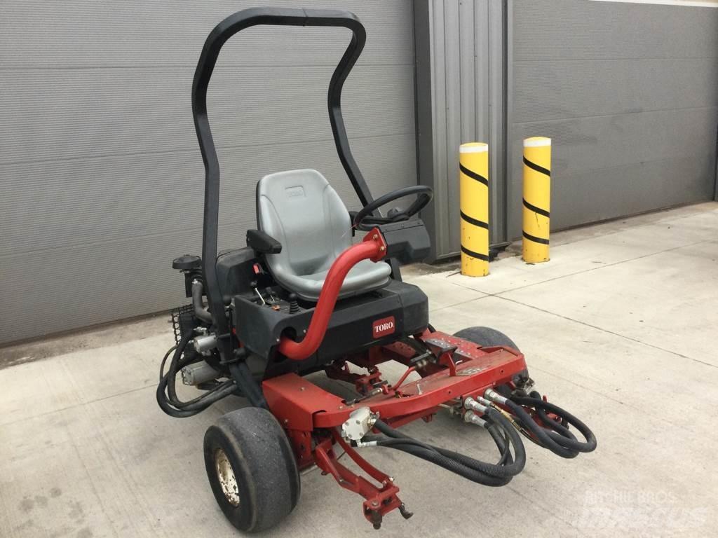 Toro 3250D Päältäajettavat ruohonleikkurit