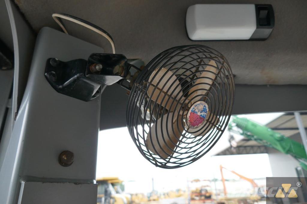 CAT 140M Tiehöylät