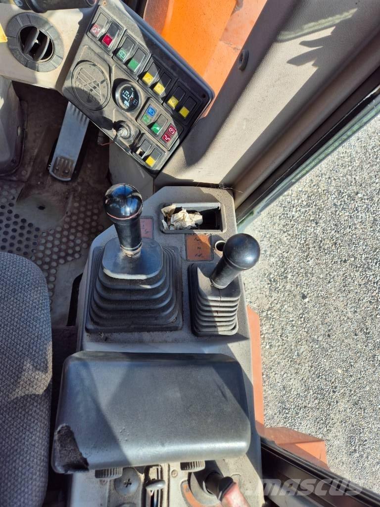 Hitachi FR 130 Pyöräkuormaajat