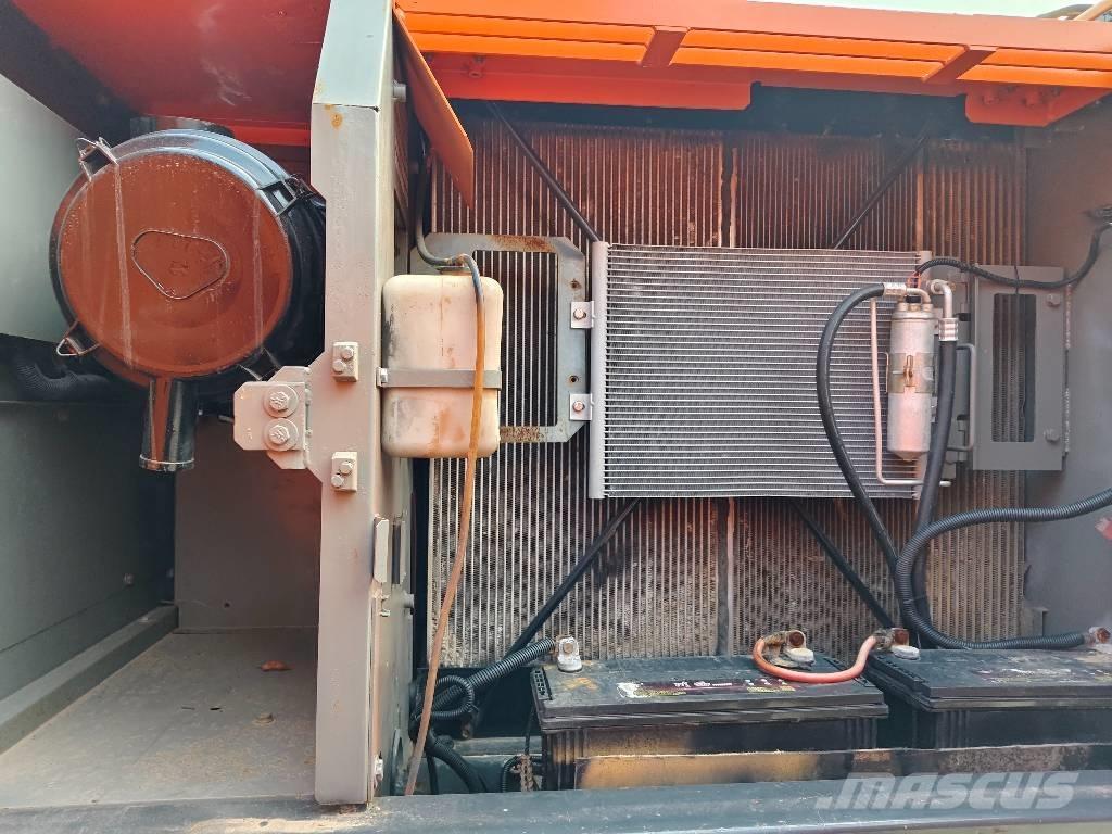 Hitachi ZX 210 Telakaivukoneet