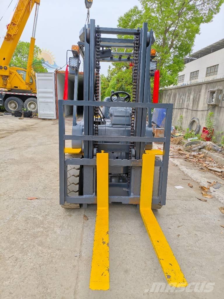 Komatsu FD 30 Dieseltrukit