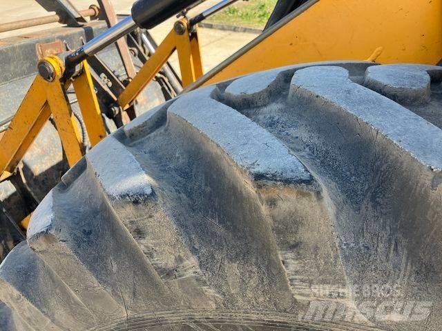 JCB 4 CX Kaivurikuormaajat