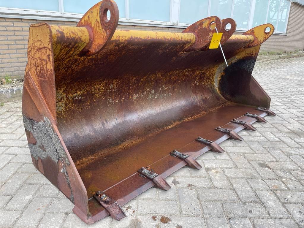 CAT Backhoe bucket Kauhat
