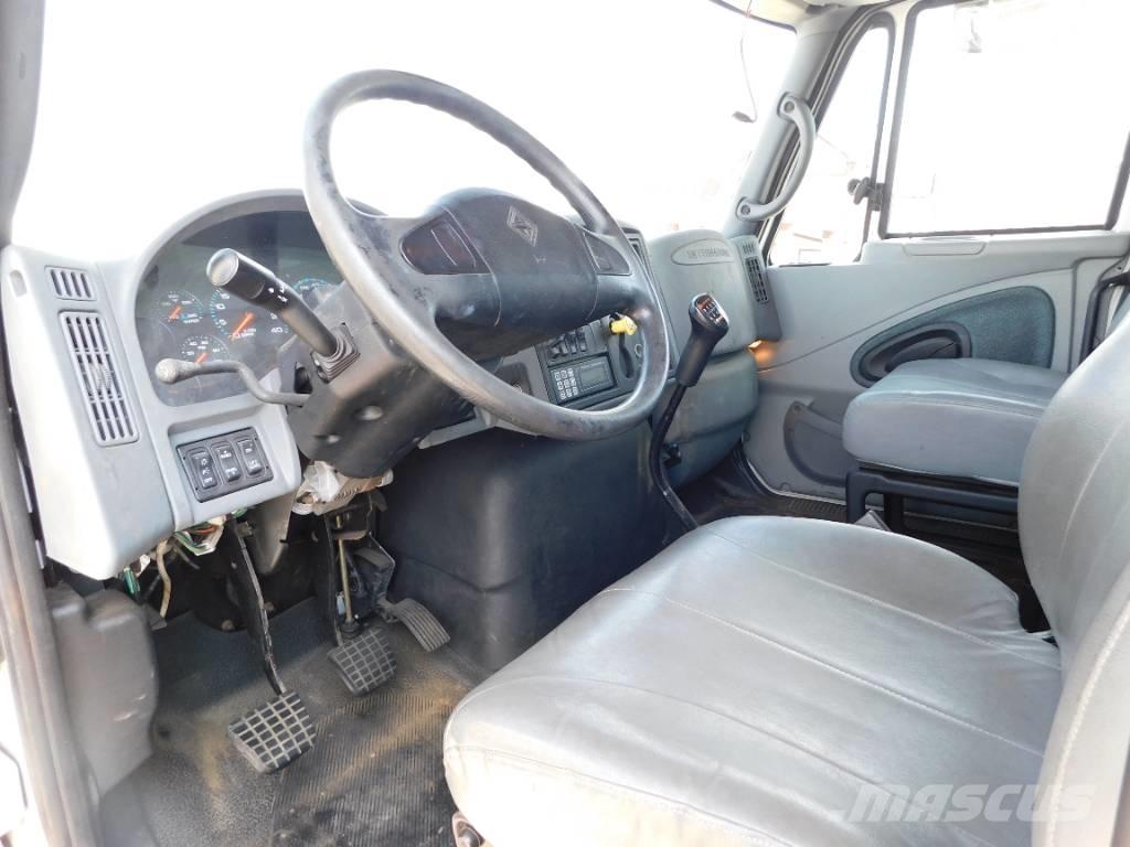 International 4400 Kontti-/tasonostoautot