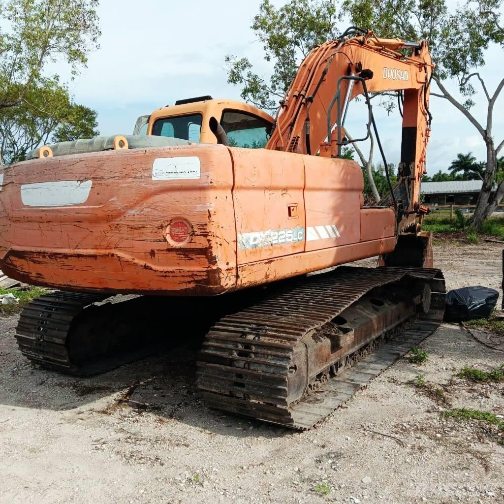 Doosan DX 225 LC Telakaivukoneet