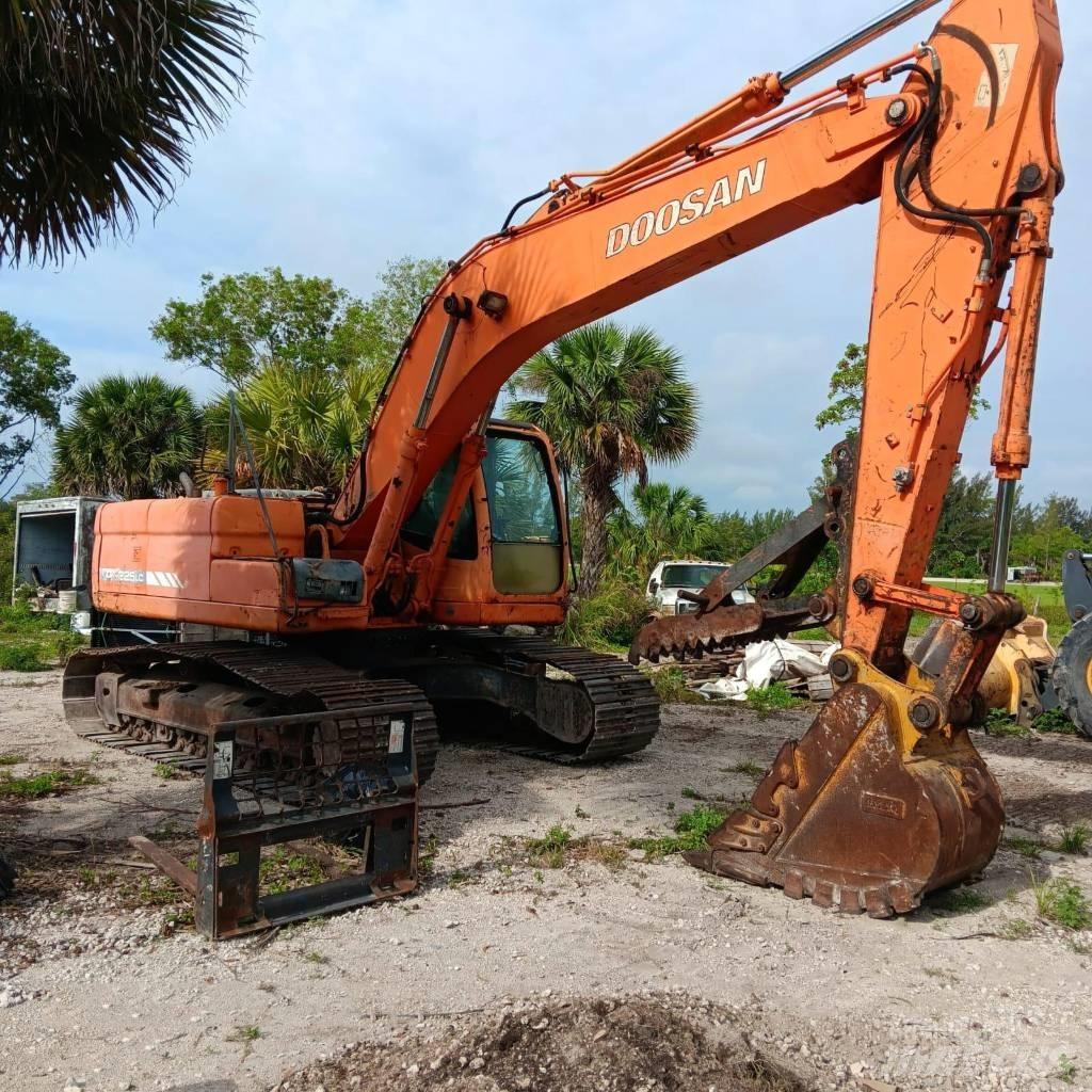 Doosan DX 225 LC Telakaivukoneet