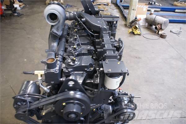 Komatsu SA6D125 E2 Moottorit
