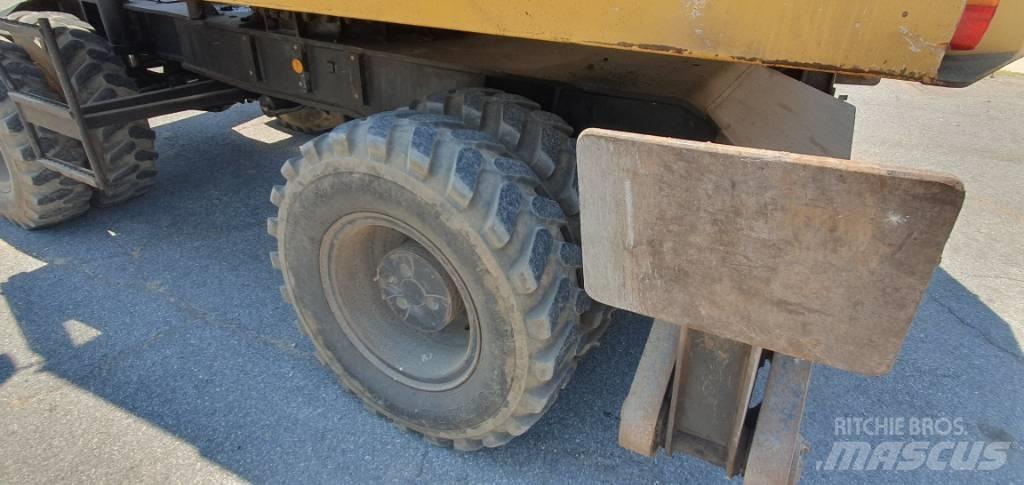 CAT 214 B Pyöräkaivukoneet