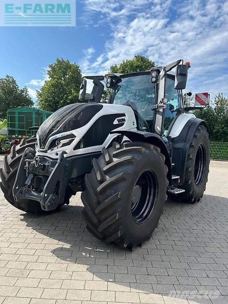 Valtra q245 Traktorit