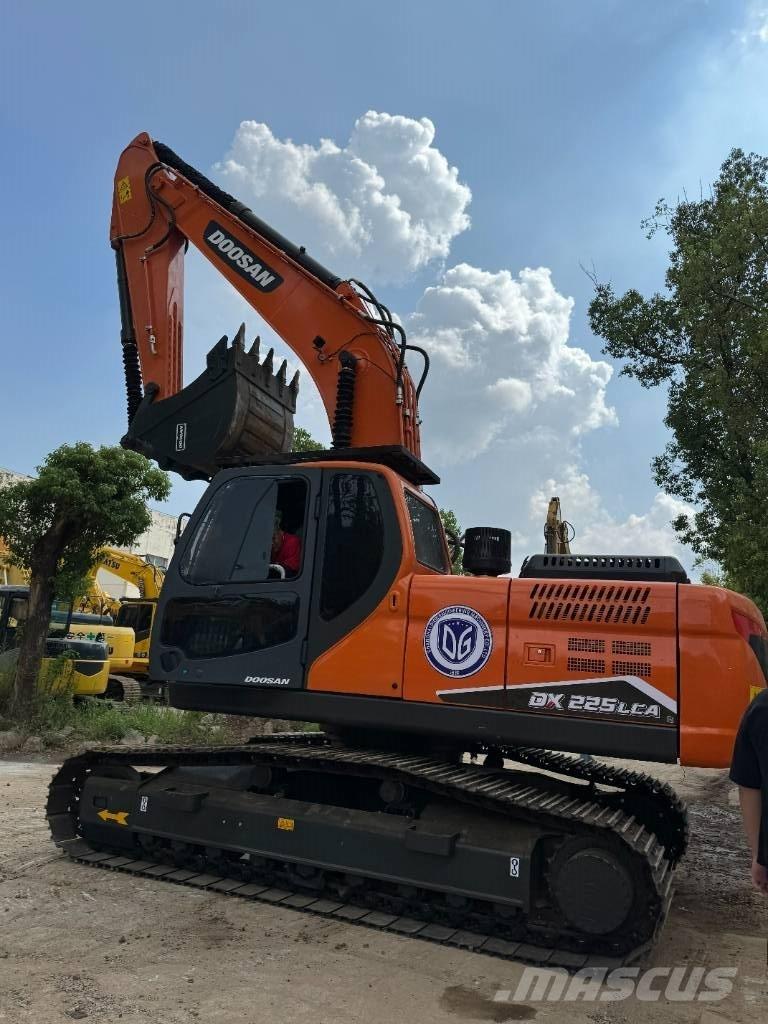 Doosan DX 225 LCA Midikaivukoneet 7t - 12t