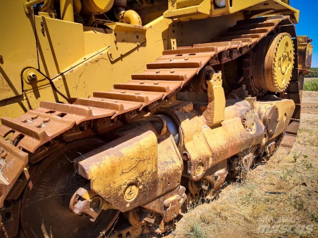 CAT D10 Telaketjupuskutraktorit