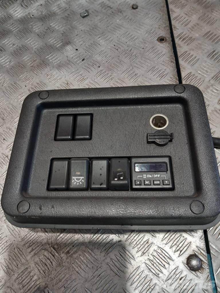 Volvo FH 12    20576730 Ohjaamot ja sisustat