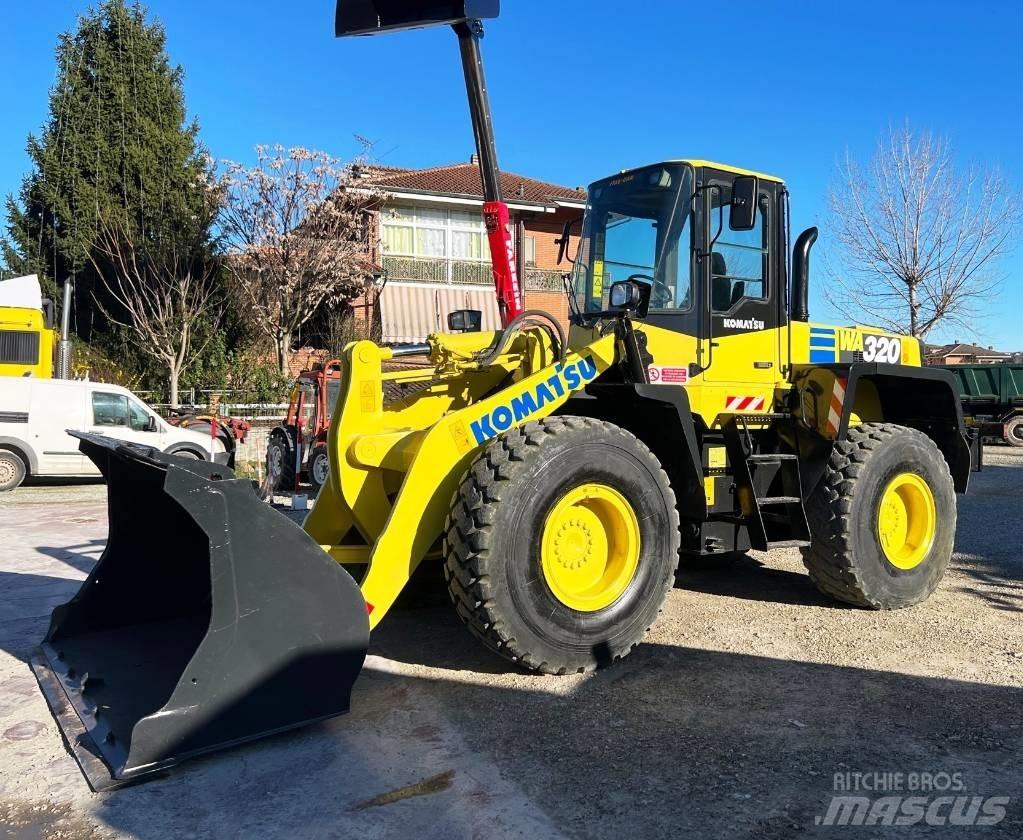 Komatsu WA 320 Pyöräkuormaajat