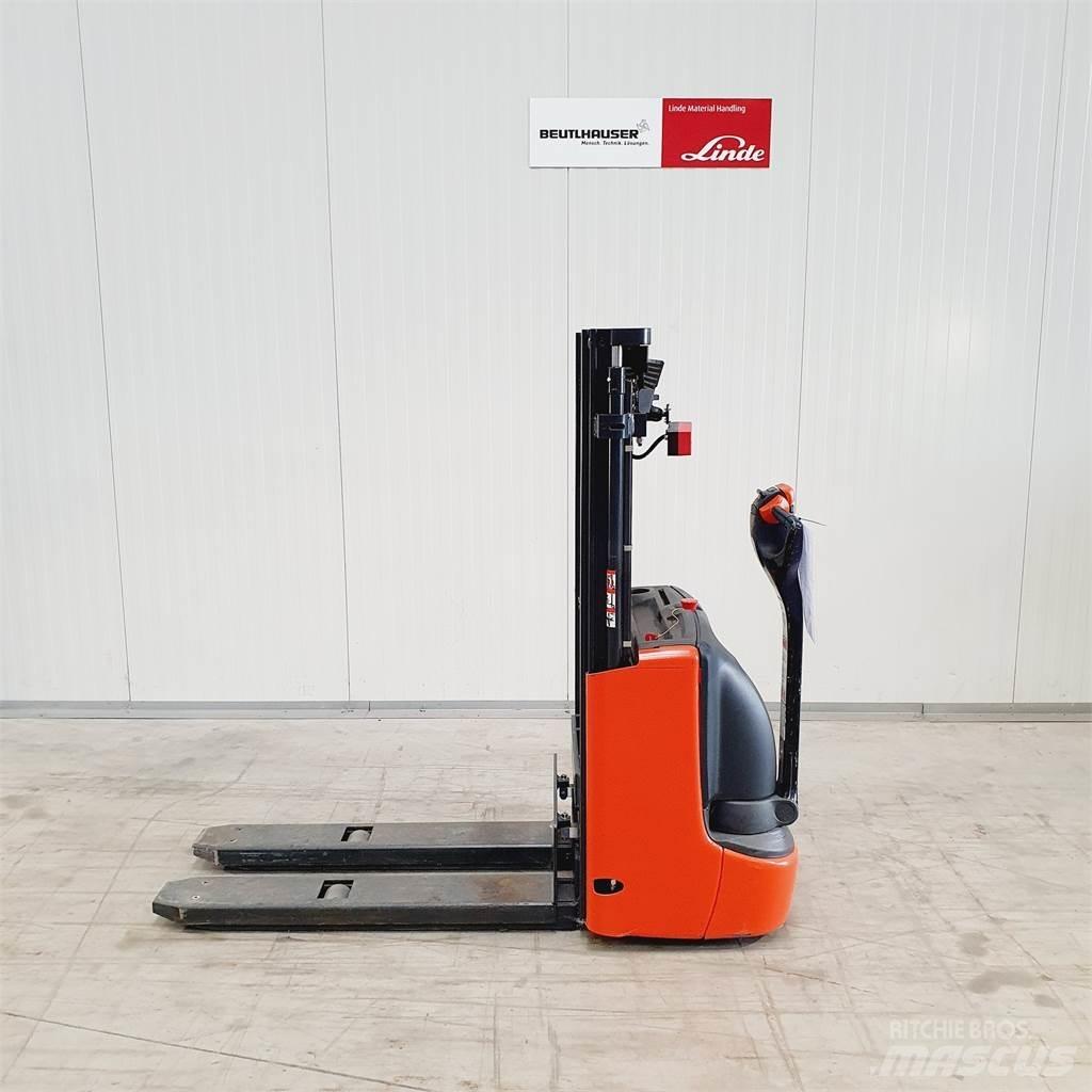 Linde L12 Käyden ajettavat pinoamistrukit