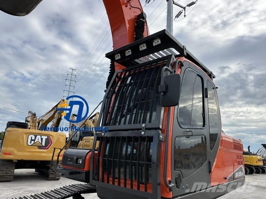 Doosan DX 225 LCA Telakaivukoneet