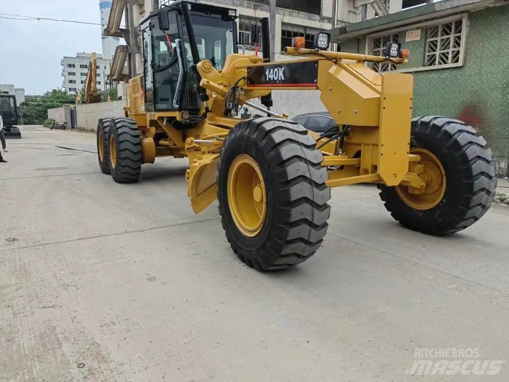 CAT 140 K Tiehöylät