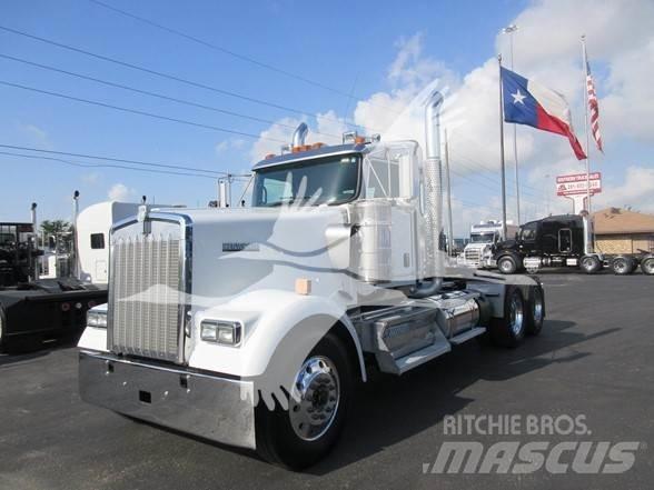 Kenworth W900L Vetopöytäautot