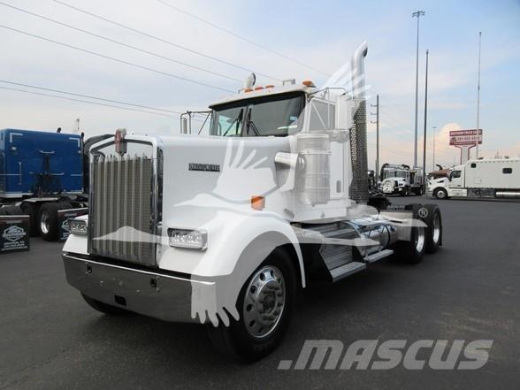 Kenworth W900L Vetopöytäautot