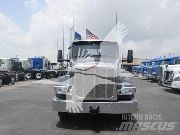 Peterbilt 567 Vetopöytäautot