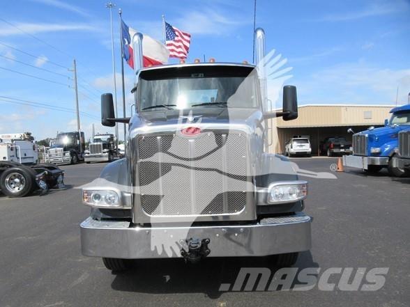 Peterbilt 567 Vetopöytäautot