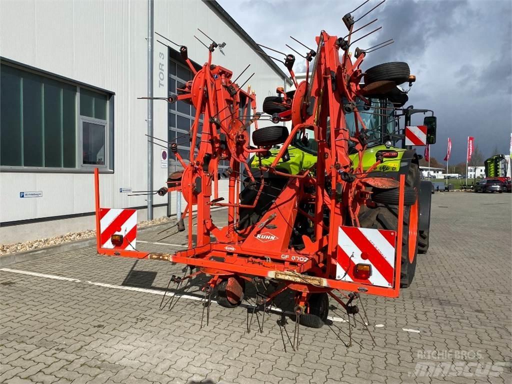 Kuhn GF 8702 Pöyhimet ja haravat