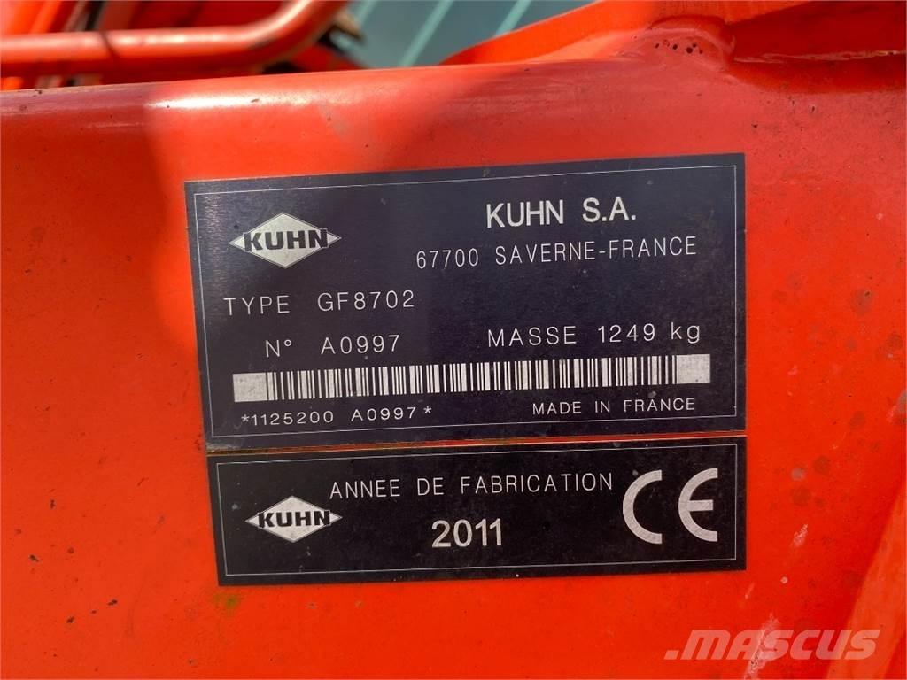 Kuhn GF 8702 Pöyhimet ja haravat