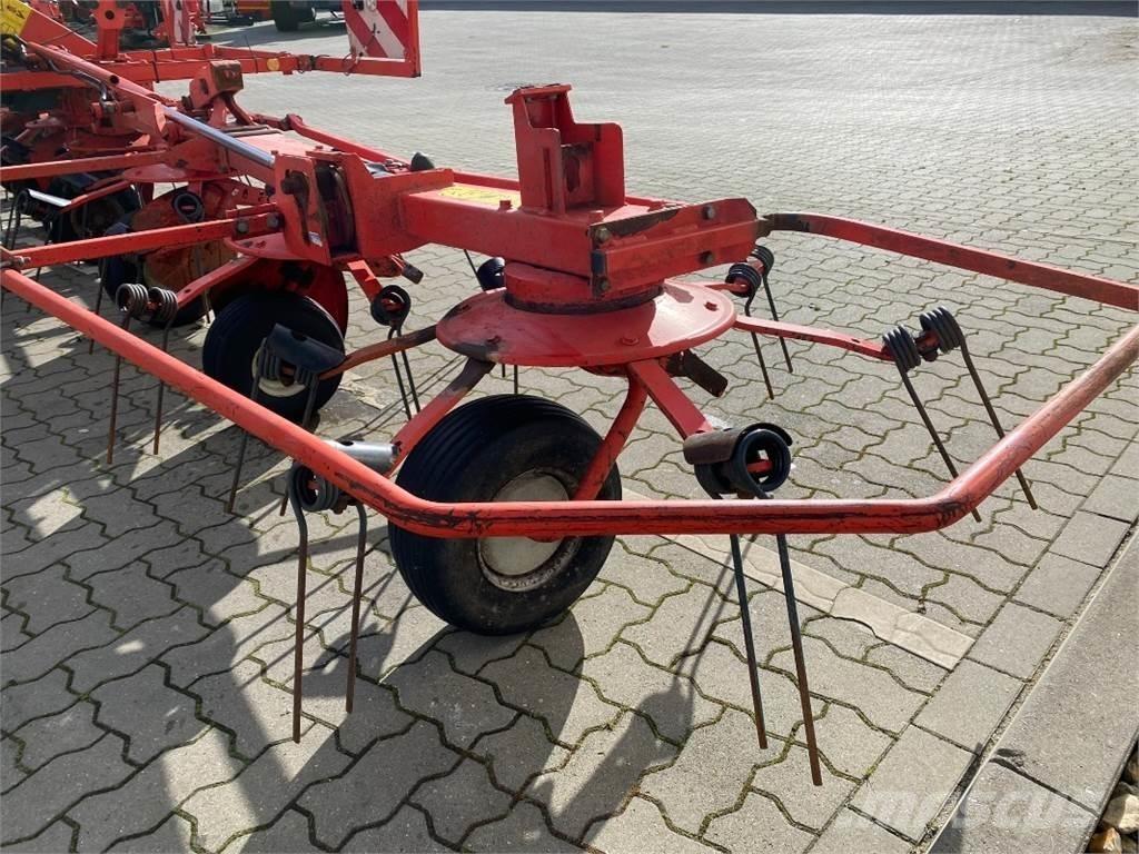 Kuhn GF 8702 Pöyhimet ja haravat