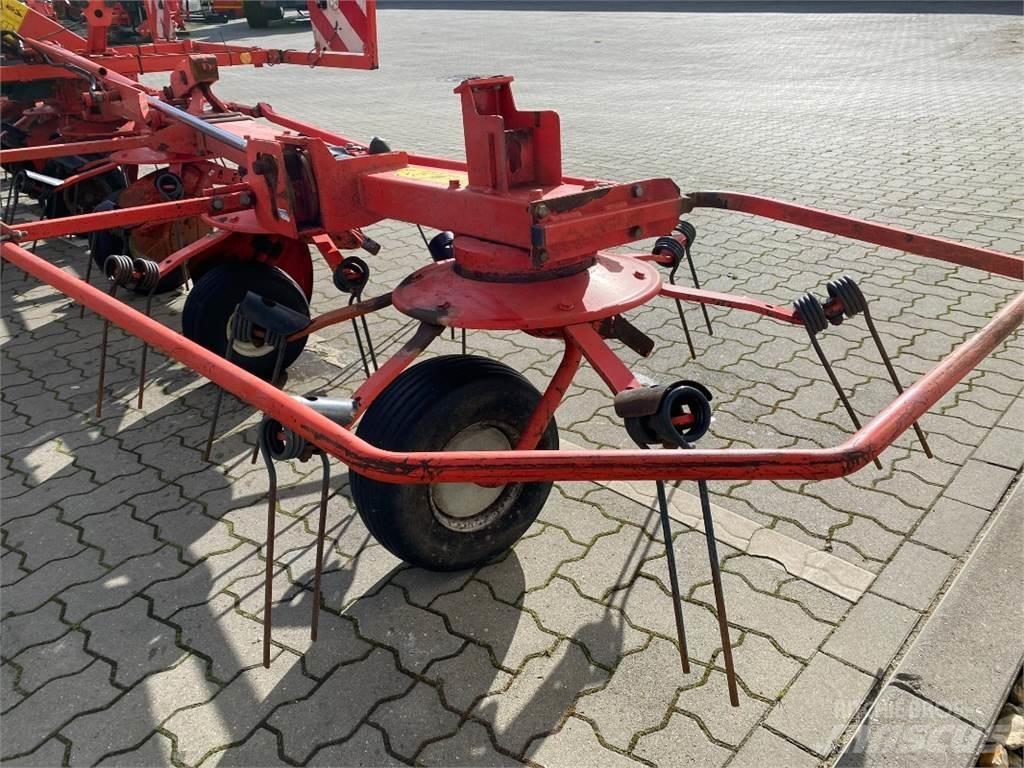 Kuhn GF 8702 Pöyhimet ja haravat