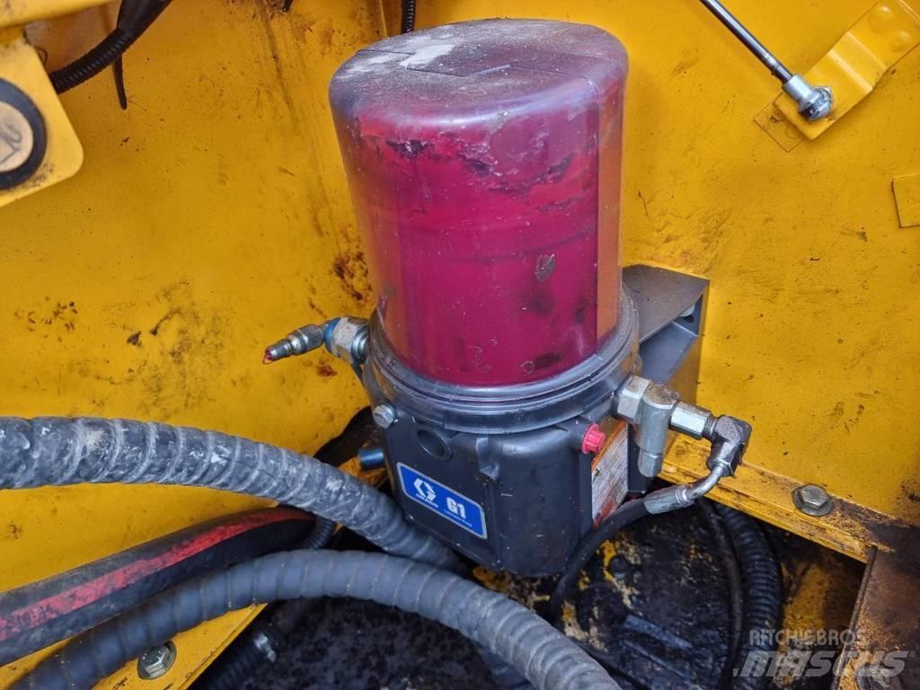 JCB JS 330 NC Telakaivukoneet
