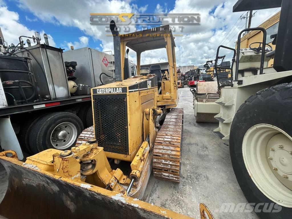 CAT D 3 C III Telaketjupuskutraktorit