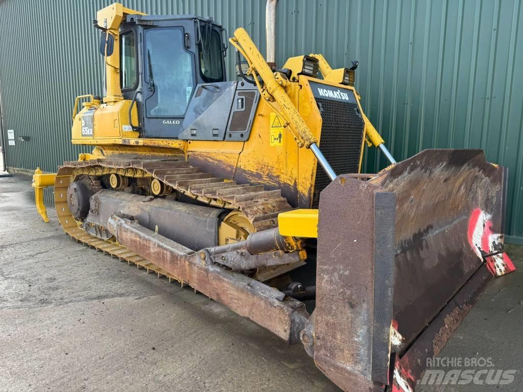 Komatsu D65EX-15 Telaketjupuskutraktorit