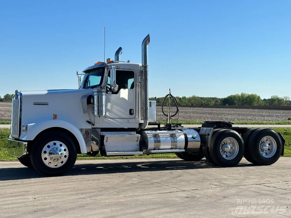 Kenworth W900 Vetopöytäautot