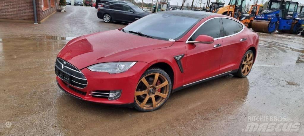 Tesla Model S P85D Henkilöautot