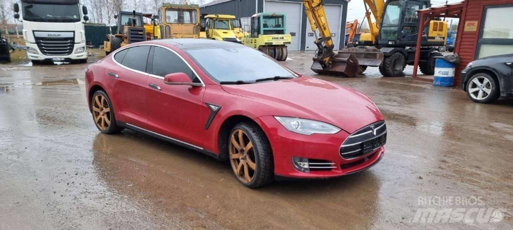 Tesla Model S P85D Henkilöautot