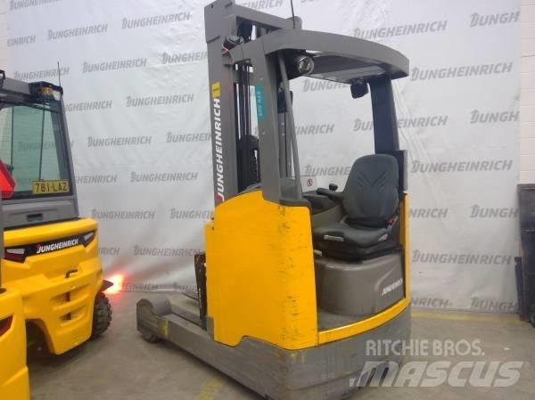 Jungheinrich ETV 325 Työntömastotrukit
